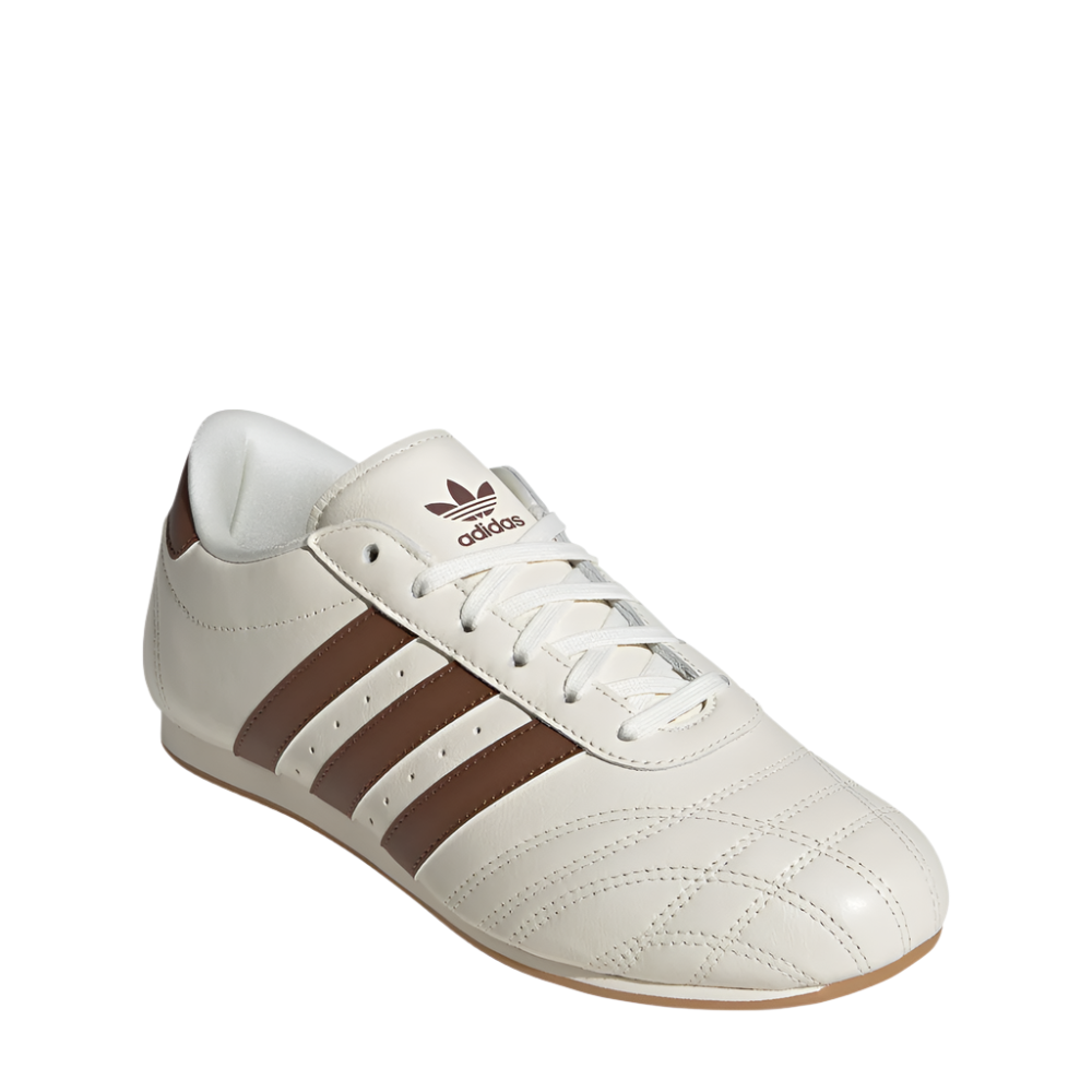 JQ0565_6_FOOTWEAR_Photography_FrontLateralTopView_whitecopy.png