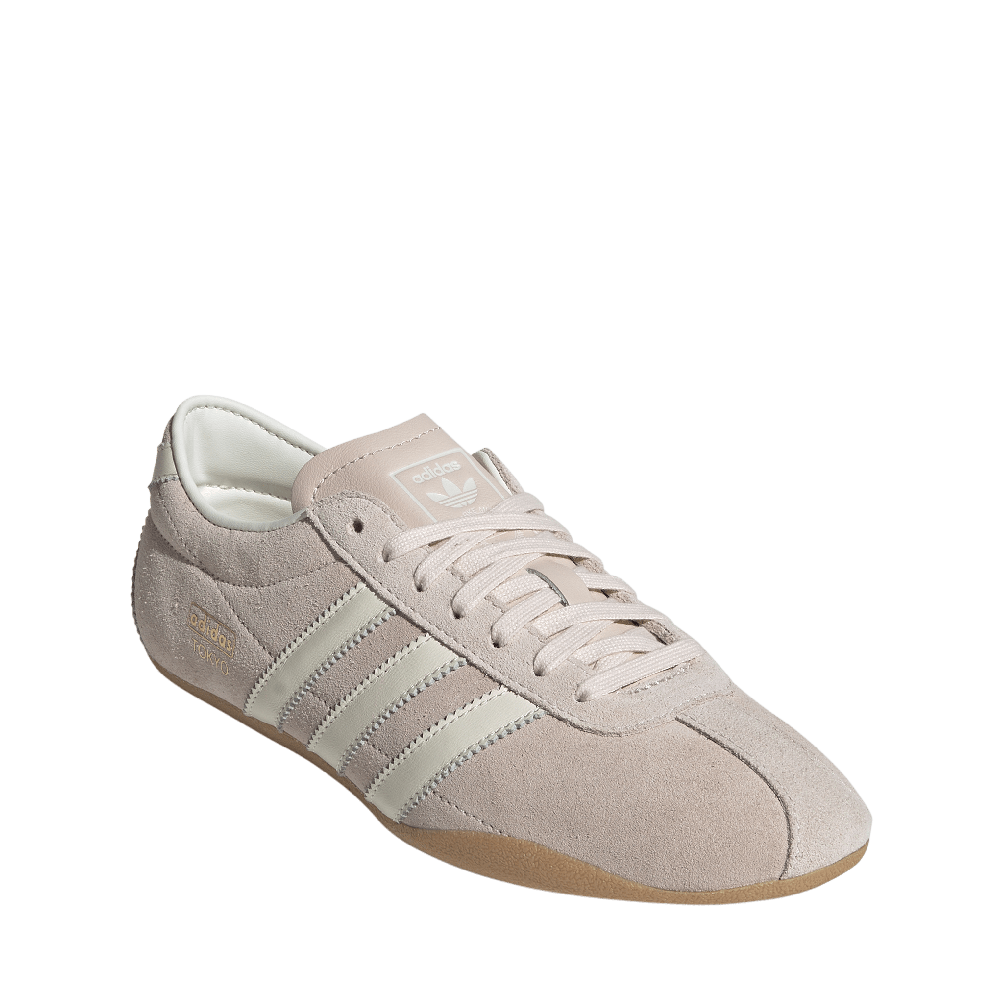 JQ0608_6_FOOTWEAR_Photography_FrontLateralTopView_whitecopy.png