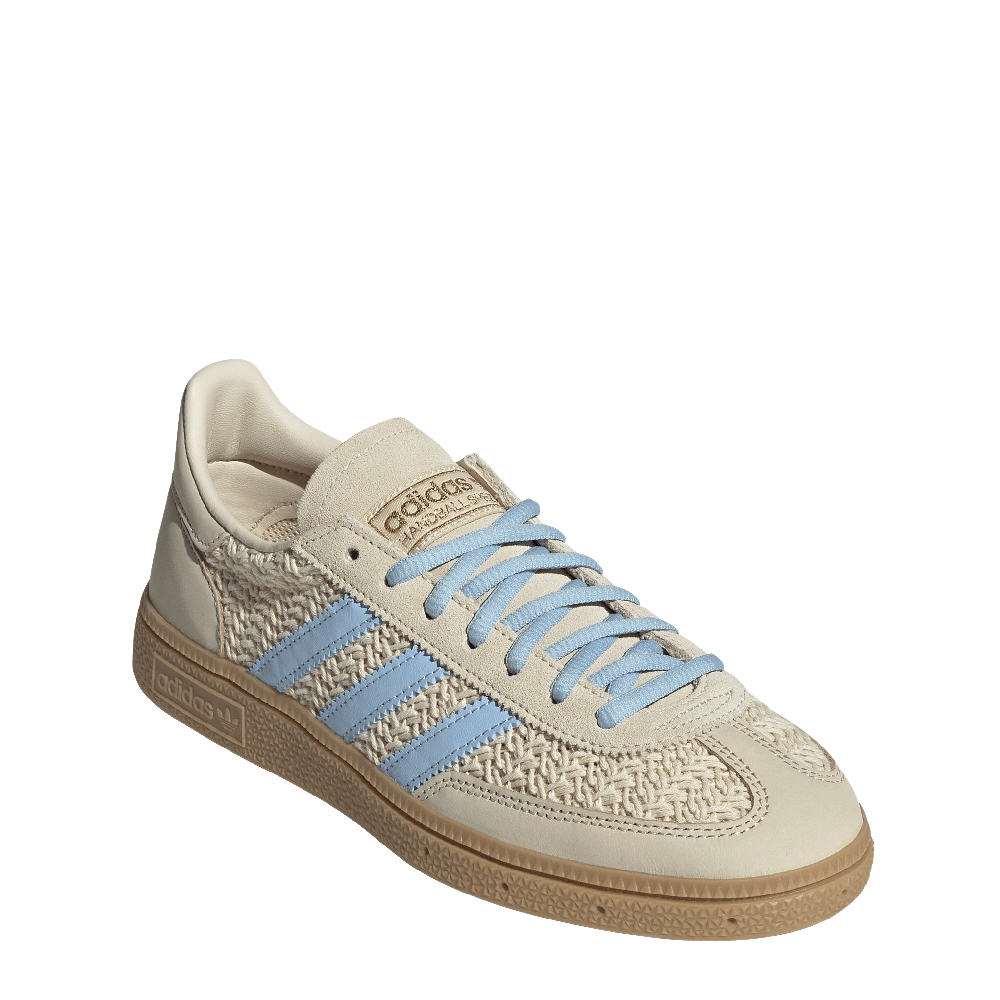 JQ8410_6_FOOTWEAR_Photography_FrontLateralTopView_whitecopy.png