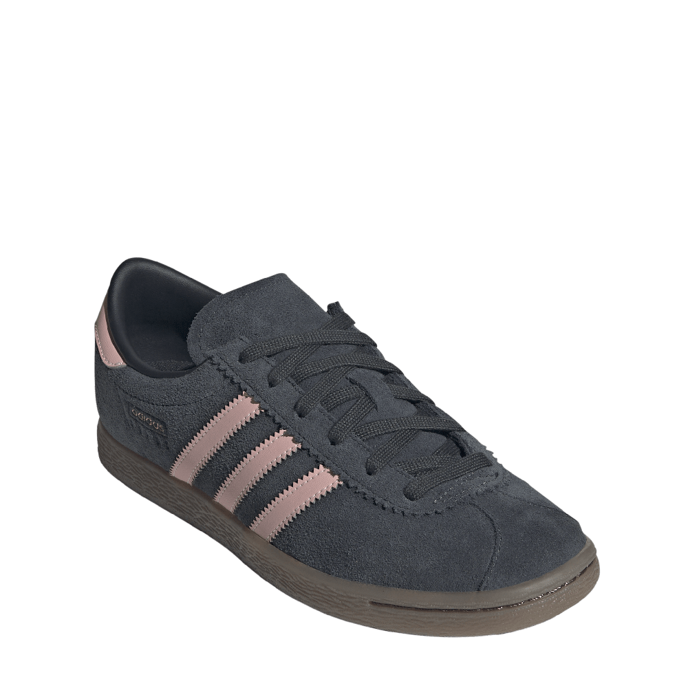 JQ9018_6_FOOTWEAR_Photography_FrontLateralTopView_whitecopy.png