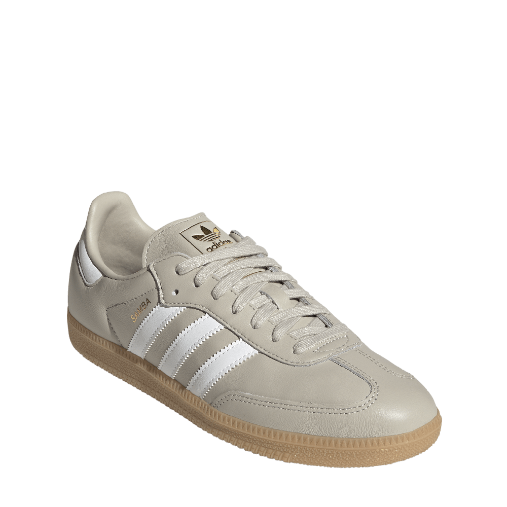JR0883_6_FOOTWEAR_Photography_FrontLateralTopView_whitecopy.png