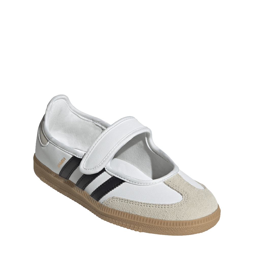 JR7436_6_FOOTWEAR_Photography_FrontLateralTopView_whitecopy.png