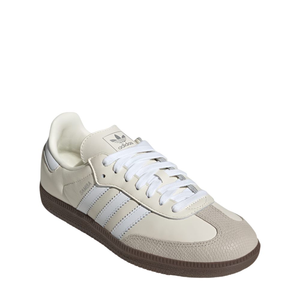 JR8166_6_FOOTWEAR_Photography_FrontLateralTopView_white-Copycopy.png