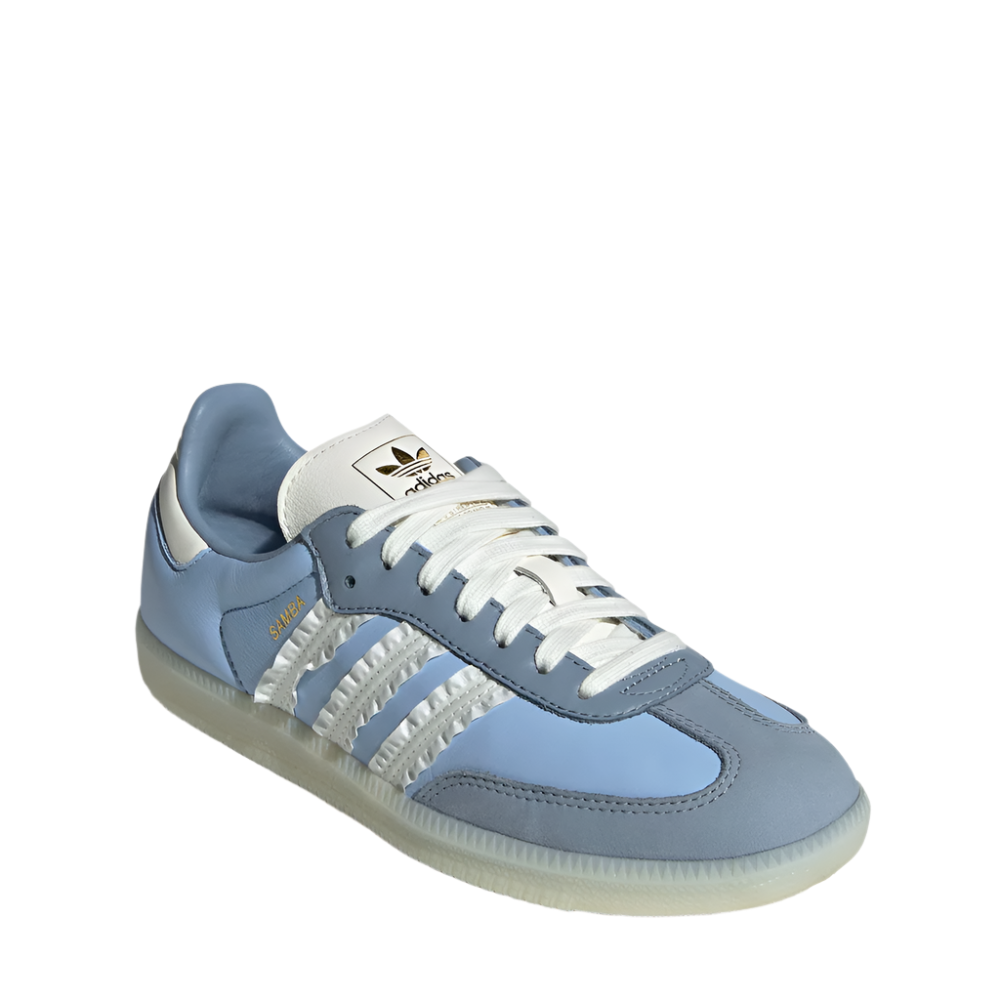 JR8829_6_FOOTWEAR_Photography_FrontLateralTopView_whitecopy.png