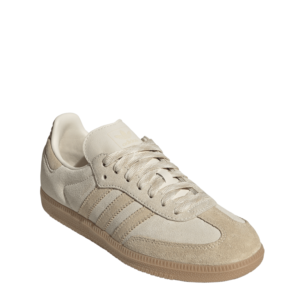 JR8873_6_FOOTWEAR_Photography_FrontLateralTopView_whitecopy.png