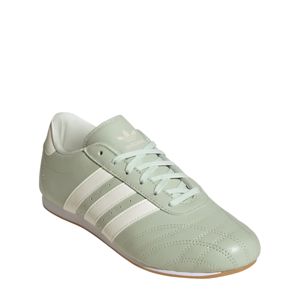 JS0710_6_FOOTWEAR_Photography_FrontLateralTopView_whitecopy.png