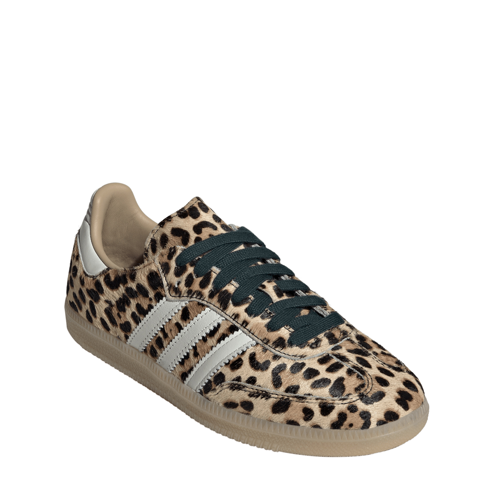 KI6674_6_FOOTWEAR_Photography_FrontLateralTopView_whitecopy.png