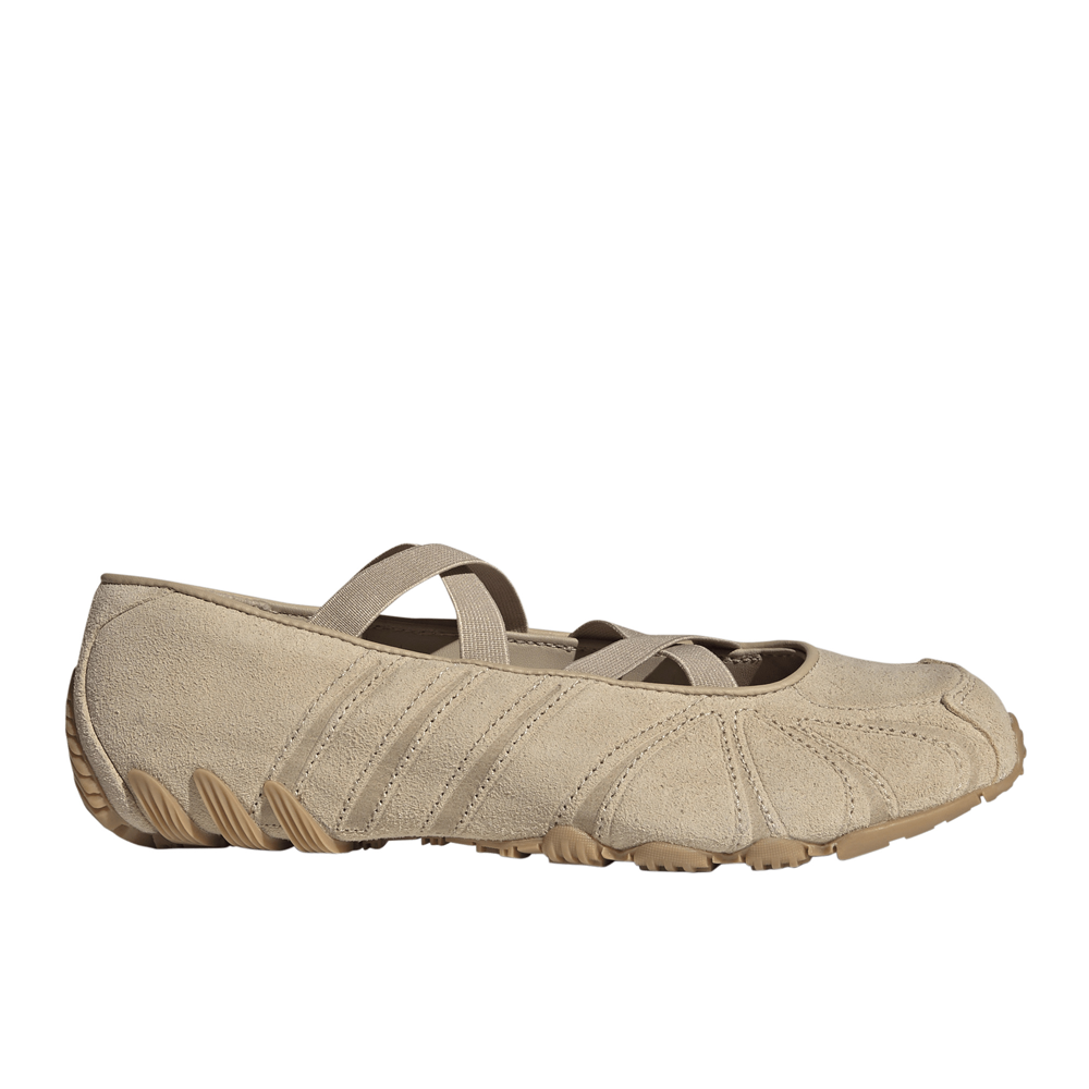 KI7738_1_FOOTWEAR_Photography_SideLateralCenterView_whitecopy.png