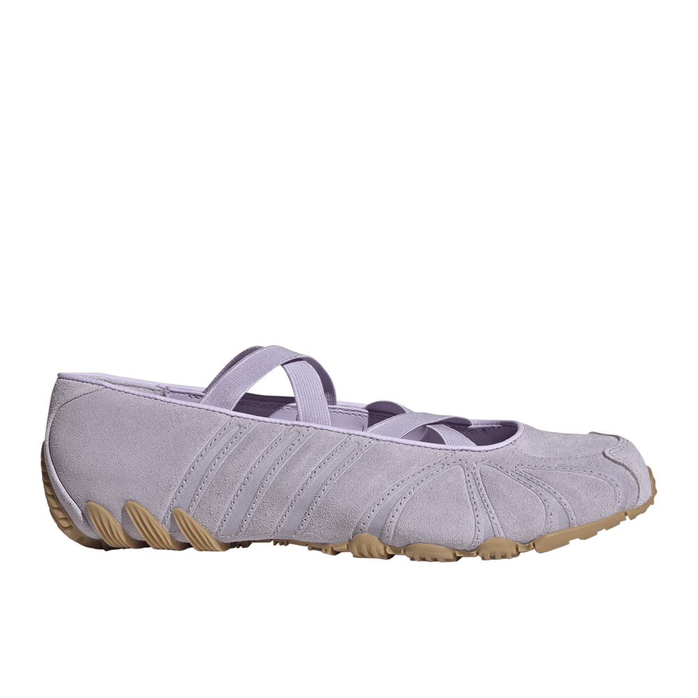 KI7739_1_FOOTWEAR_Photography_SideLateralCenterView_whitecopy.png