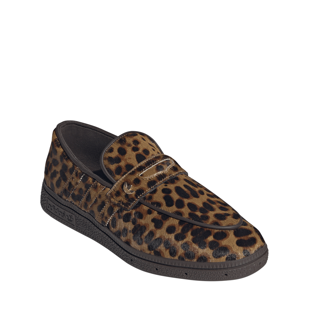 KJ2526_6_FOOTWEAR_Photography_FrontLateralTopView_whitecopy.png