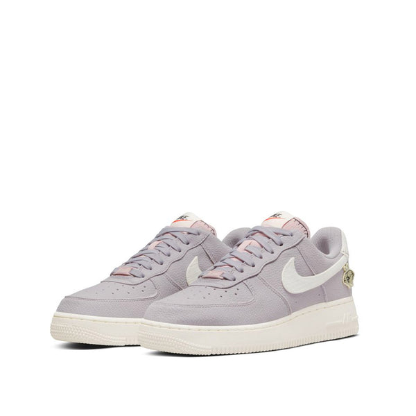 Nike Women's Air Force 1 '07 SE