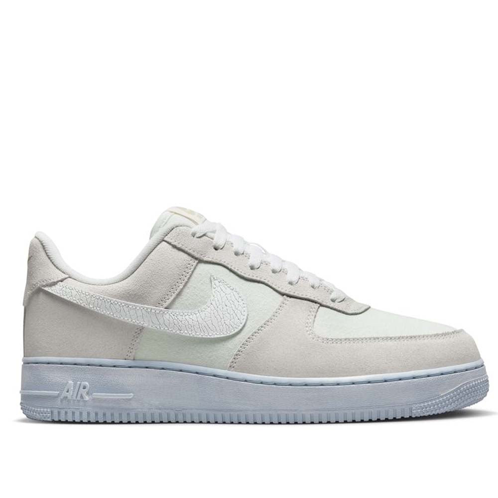 Nike Men's Air Force 1 '07 LV8 EMB Shoes