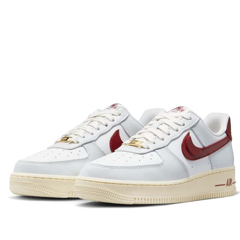 Nike Women's Air Force 1 '07 SE Shoes
