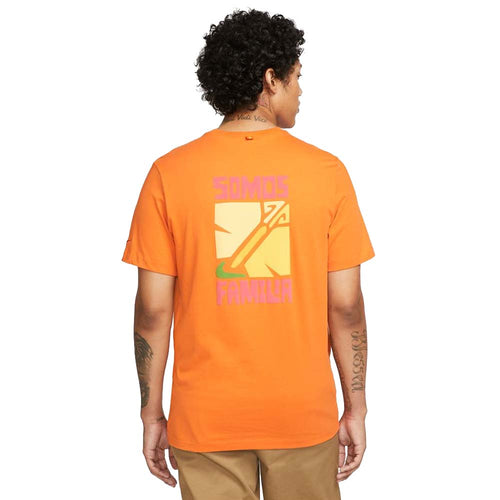 Nike Men's Sportswear Somos Familia T-Shirt