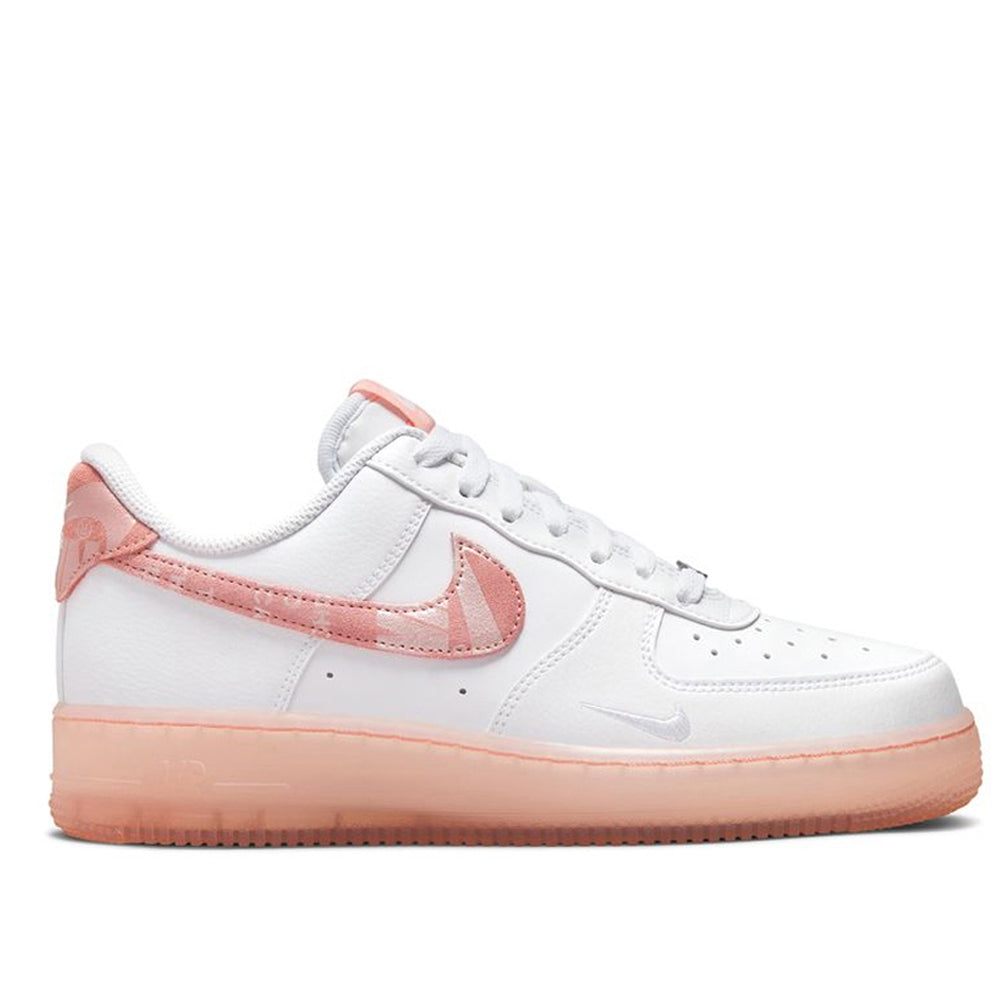 Nike Women's Air Force 1 '07 LV8